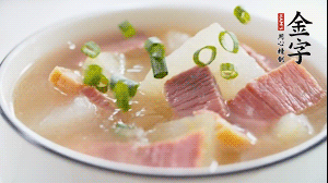 出鍋前撒上蔥花。