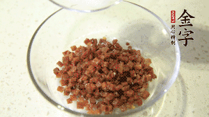 【月餅餡】2．火腿丁、白砂糖、蜂蜜攪拌腌漬2小時。