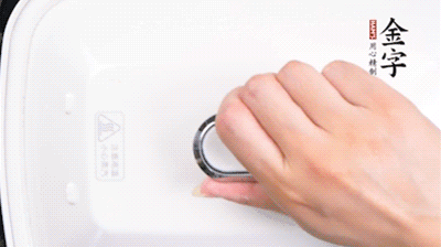 大火煮開(kāi)后，再上鍋中火蒸20分鐘，出鍋后撒上蔥花。