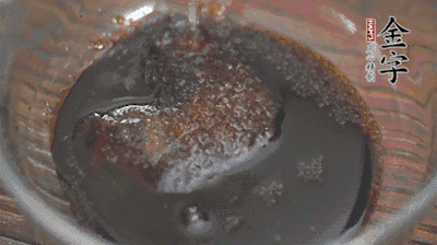 調(diào)配醬汁：耗油、生抽、老抽、糖、鹽、清水?dāng)嚢杈鶆颉?>
					</div>
					<span>步驟 3/5</span>
					<p>調(diào)配醬汁：耗油、生抽、老抽、糖、鹽、清水?dāng)嚢杈鶆颉?/p>
				</li><li>
					<div   id=