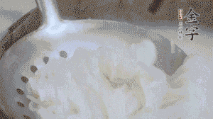 米粉煮熟過涼水備用。