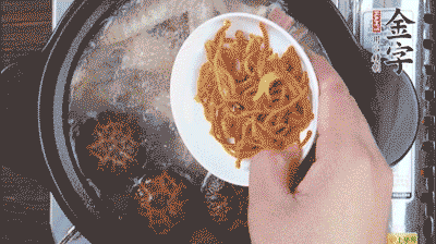 放蟲草花再煮10分鐘。