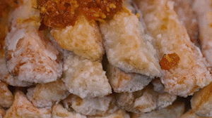 茄子撈出后放入雞精和XO醬拌均勻。
