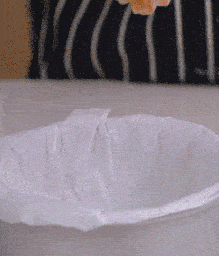 放到容器中，30-36攝氏度的地方發(fā)酵2次。