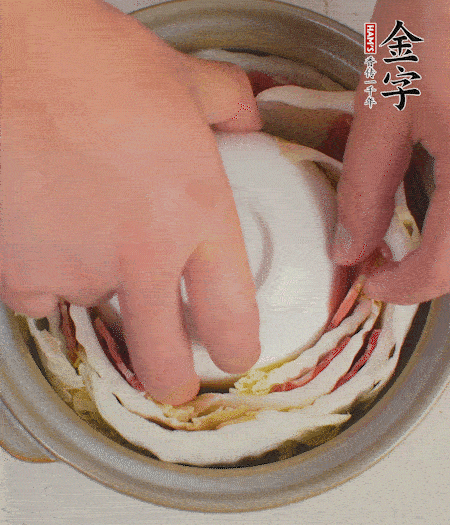 寬度剛好是鍋的高度?？垡粋€小碗更有助于幫助造型。