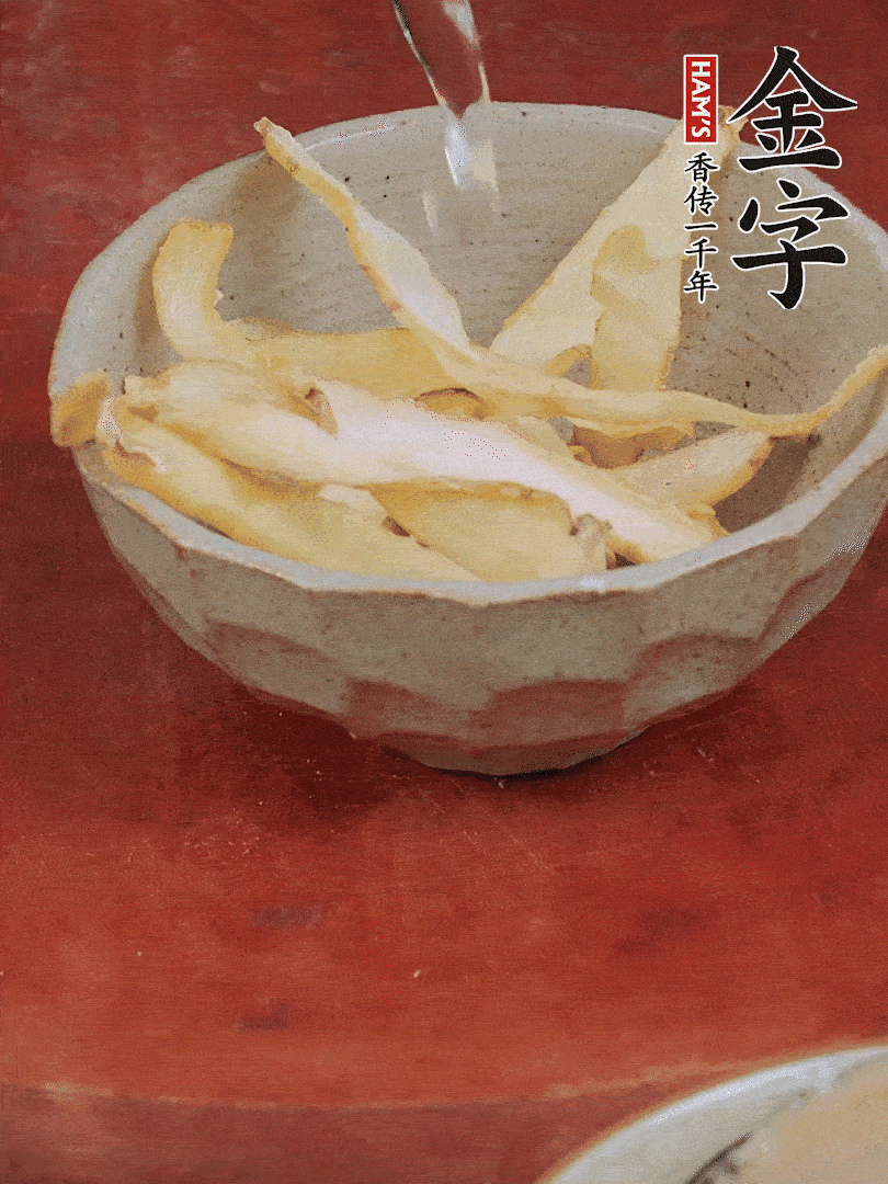 玉竹、花菇分別清水泡發(fā)。