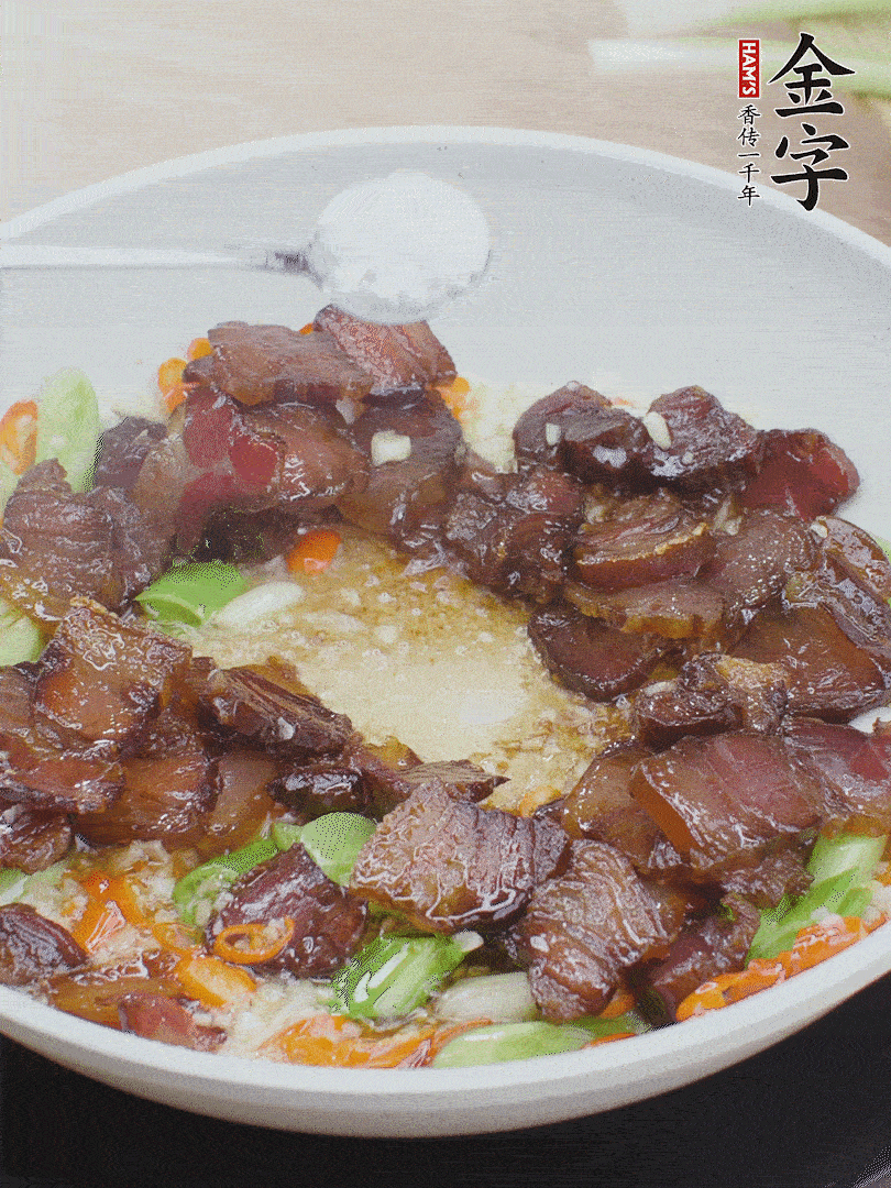 下醬油肉，一點(diǎn)生抽、白糖調(diào)味。