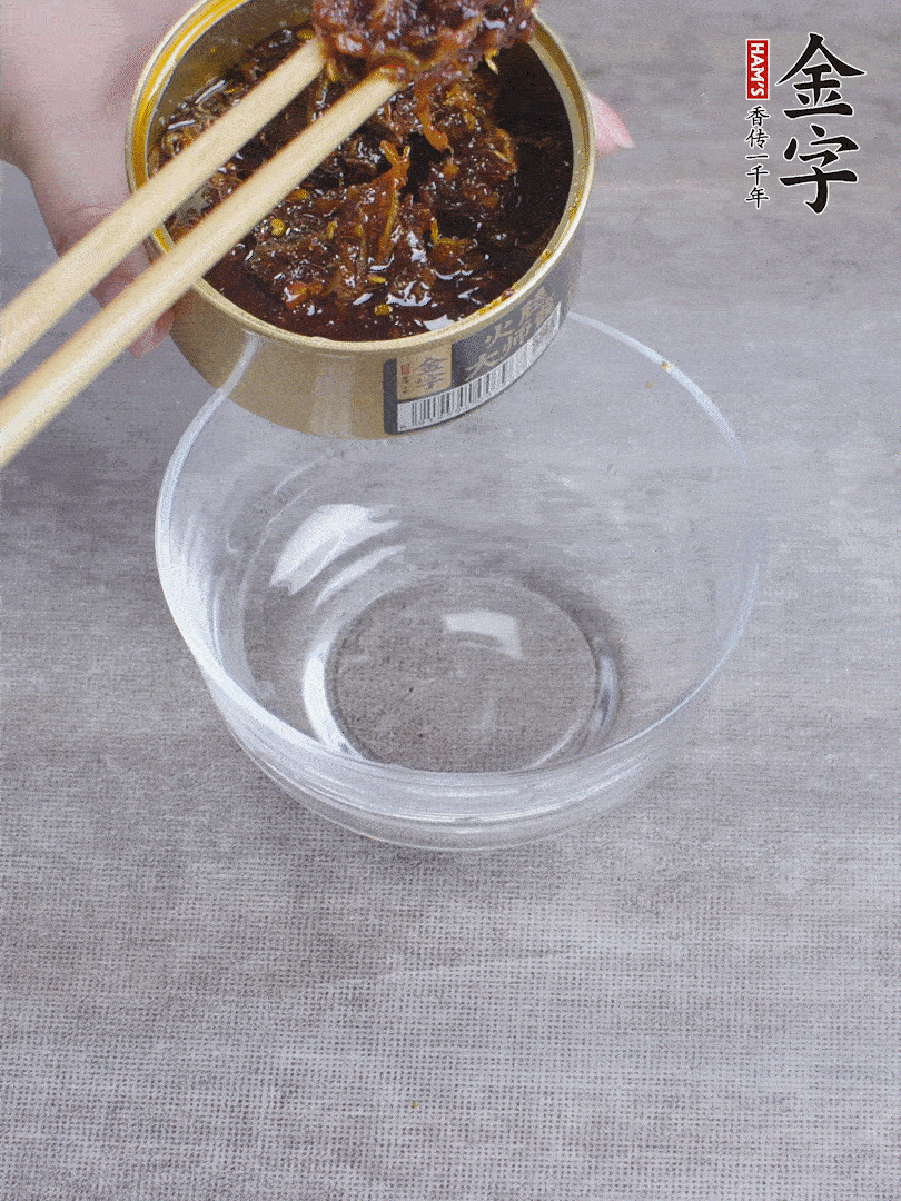 金字火腿大師醬2勺、醬油1勺、白砂糖1/2勺調(diào)勻。