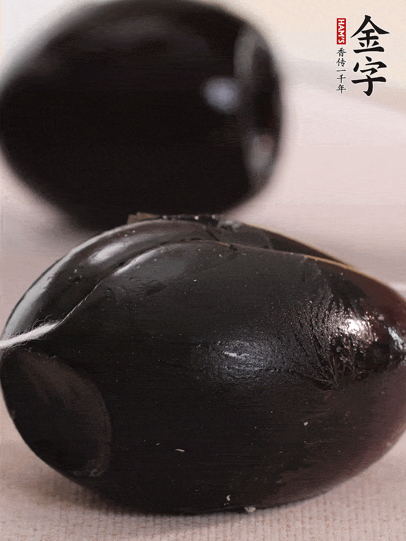 娃娃菜金針菇去跟洗凈，皮蛋改刀。