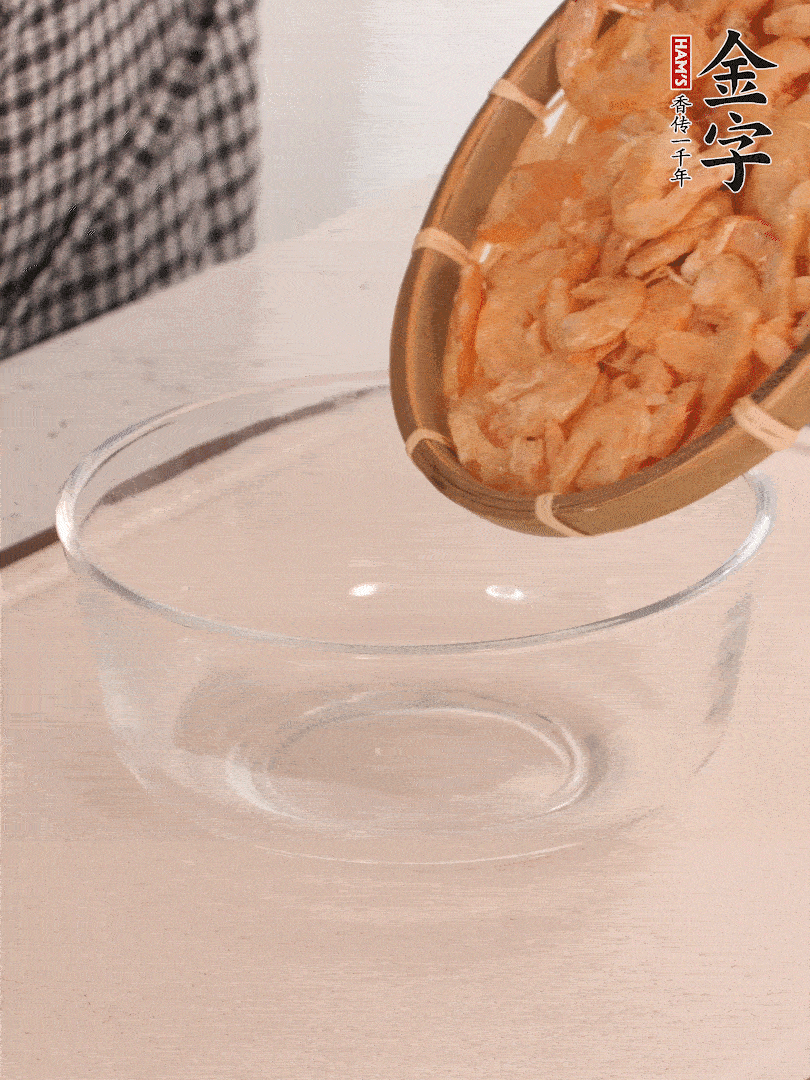 海米提前用溫水浸泡一會。