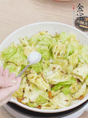 一點(diǎn)鹽、糖調(diào)味。