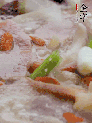 最后下枸杞、蒜白。