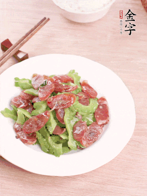 一小撮糖調(diào)味。