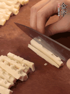 春筍、香菇分別切丁。