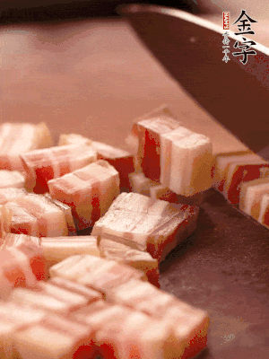 金字淡咸肉切小丁。