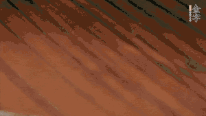 待水沸騰，煮到湯圓浮起，碗中加點(diǎn)豬油、生抽、蔥花就可以了。