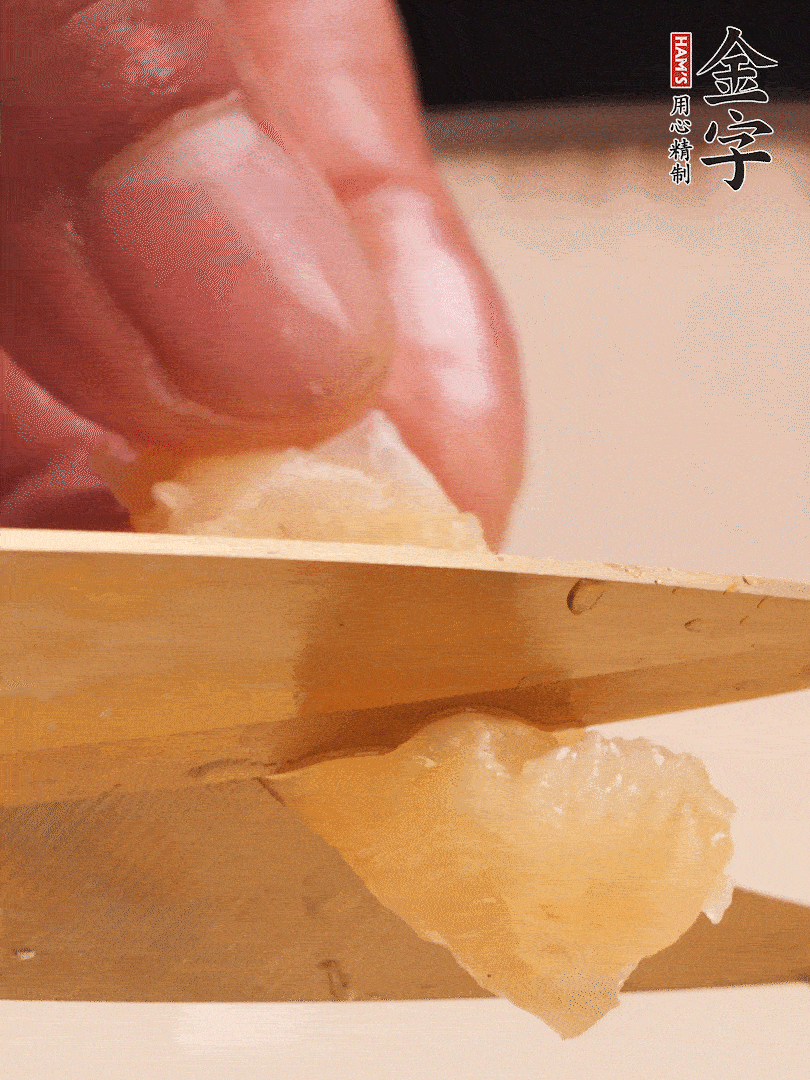 取出放入清水中，清洗表面，再剪成小段