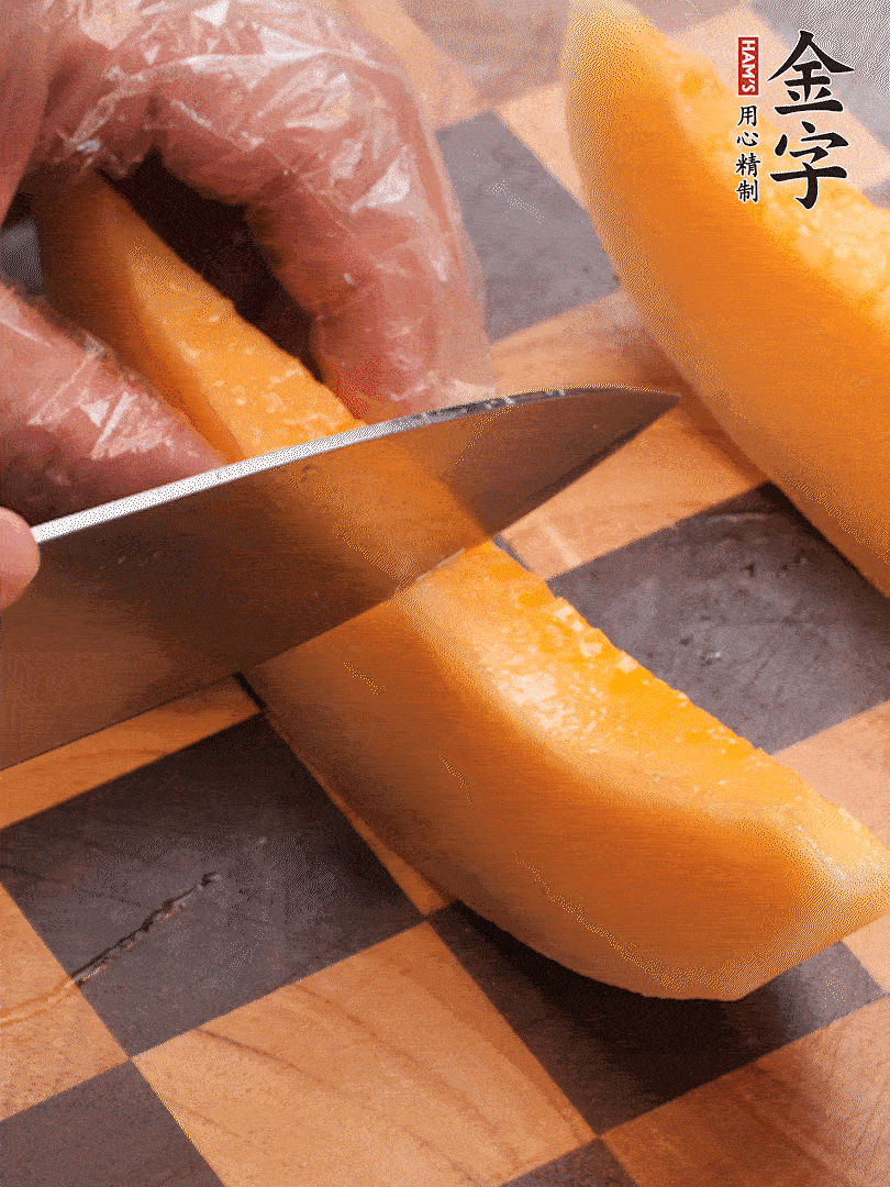 火腿包裹哈密瓜，按圓形擺放