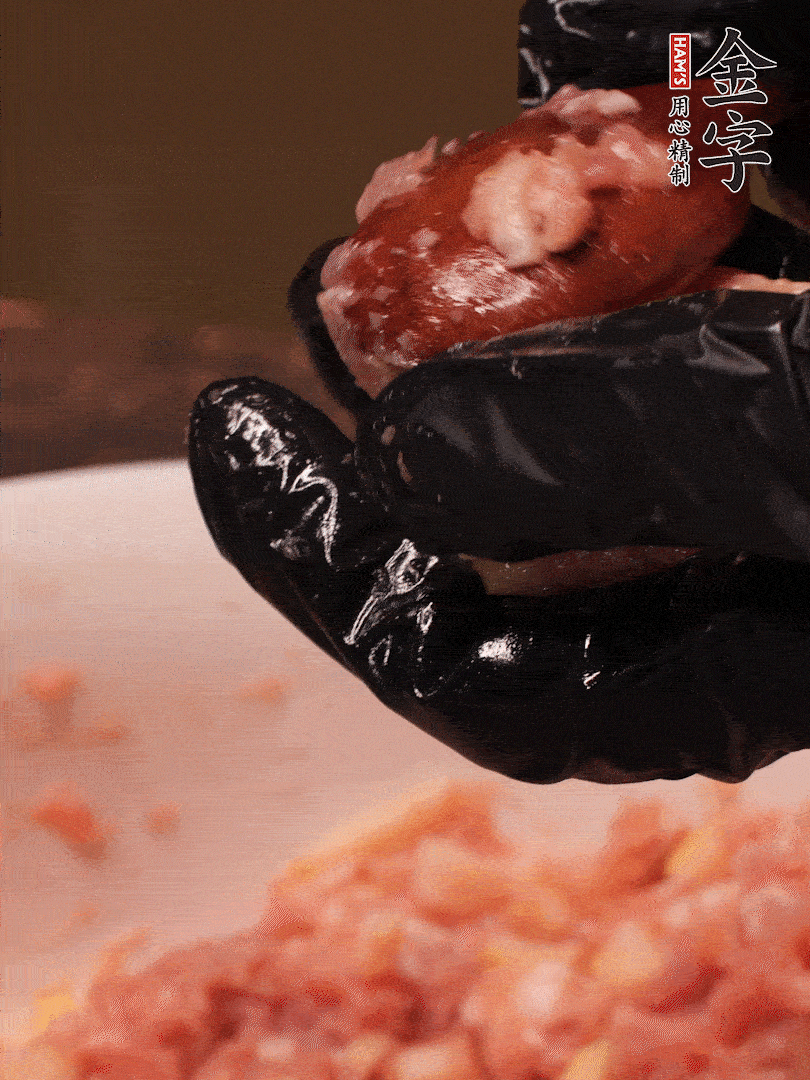 攪拌上勁，15g食用油，再攪拌一下，分成30g小圓球，冰凍1小時(shí)