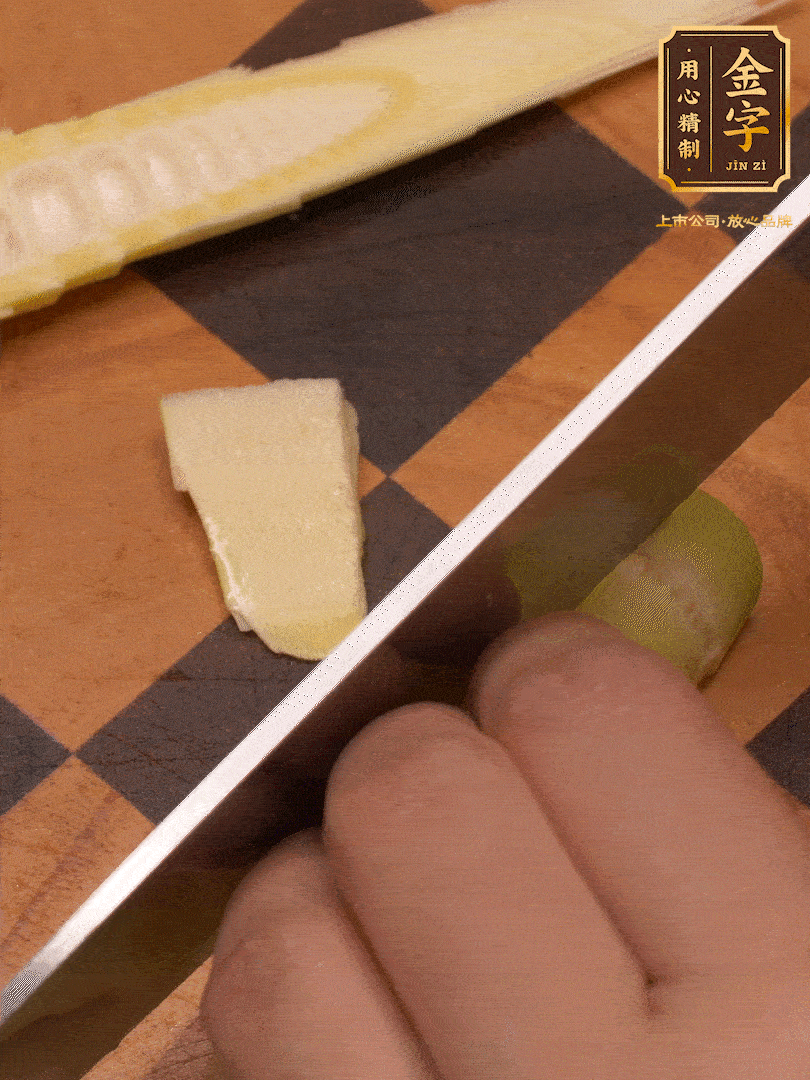 雷筍，剝?nèi)ネ鈿?，切成?>
					</div>
					<span>步驟 3/7</span>
					<p>雷筍，剝?nèi)ネ鈿ぃ谐啥?/p>
				</li><li>
					<div   id=