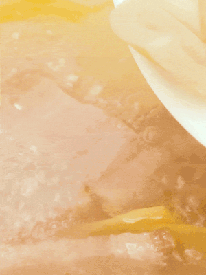 金字咸肉、火腿、春筍 通通放入鍋中小煮30分鐘