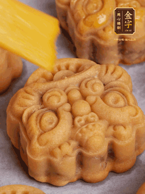 冷卻5分鐘刷上蛋液，160℃再烤10分鐘，回油1晚更香