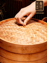 麻辣香腸蒸10分鐘，切成片，蒜苗切斜段，姜蒜干辣椒小米椒切碎