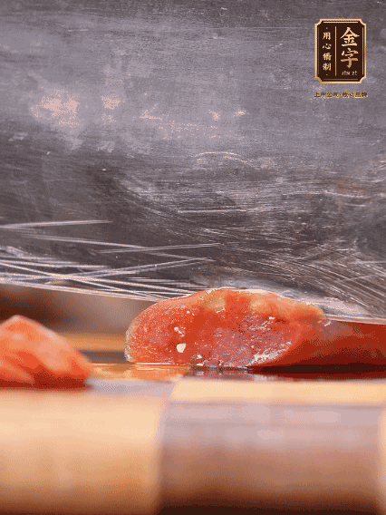 臘腸蒸熟，切片備用