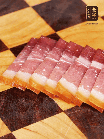 鮑魚處理干凈，金字火腿切片備用