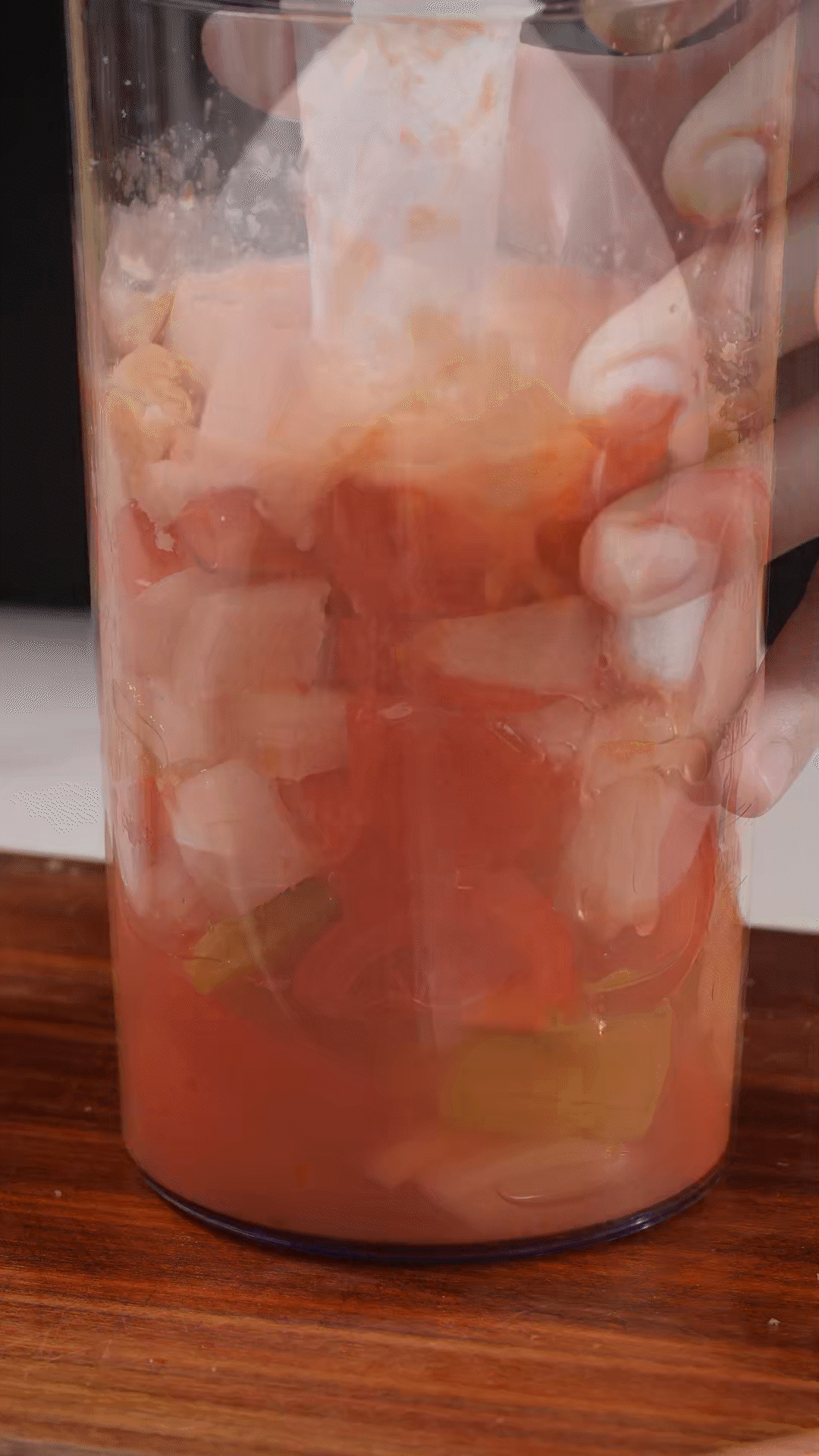 加入水、橄欖油、蘋果醋