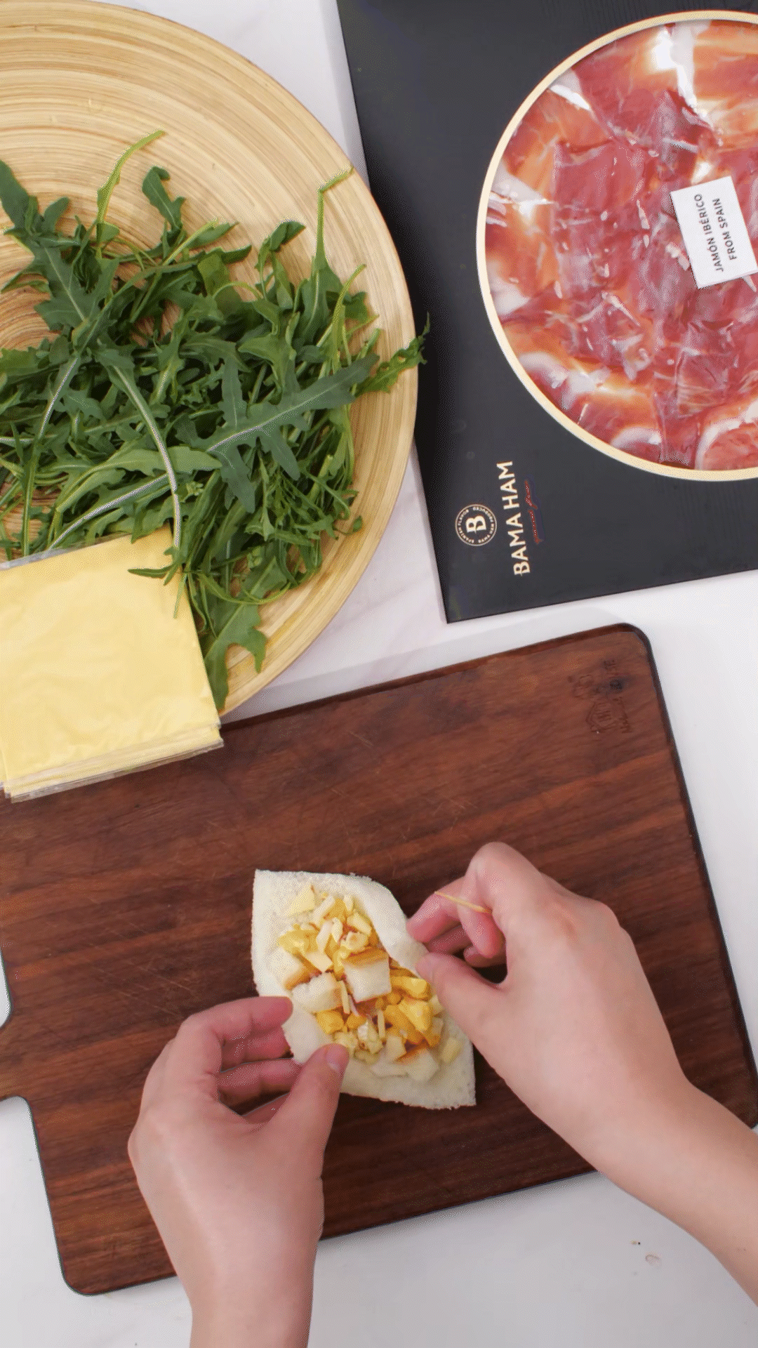 一片吐司，放一片芝士
